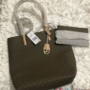 Michael Kors Hayley Tote 💙